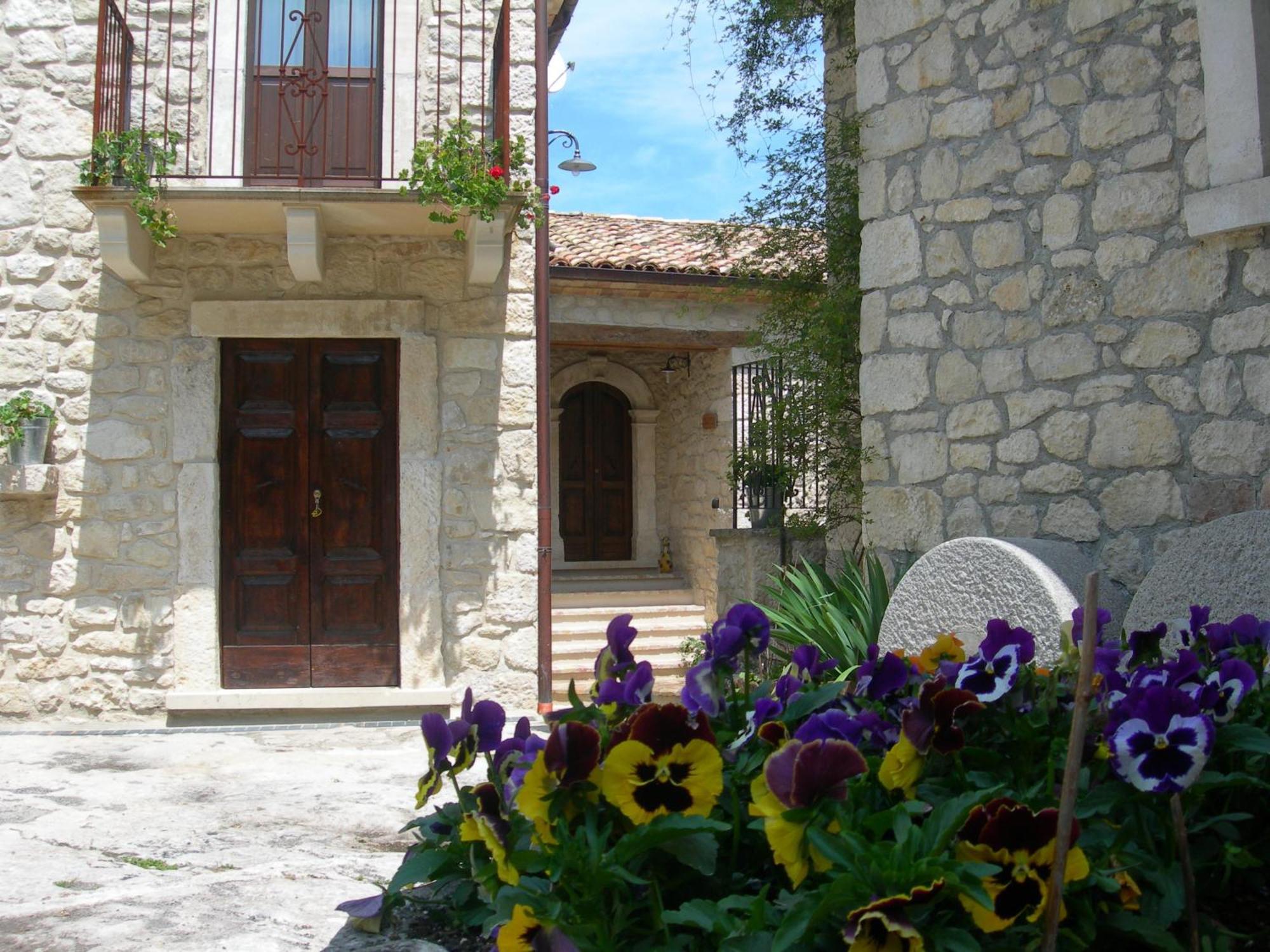 Agriturismo Borgo San Martino Abbateggio Exterior foto