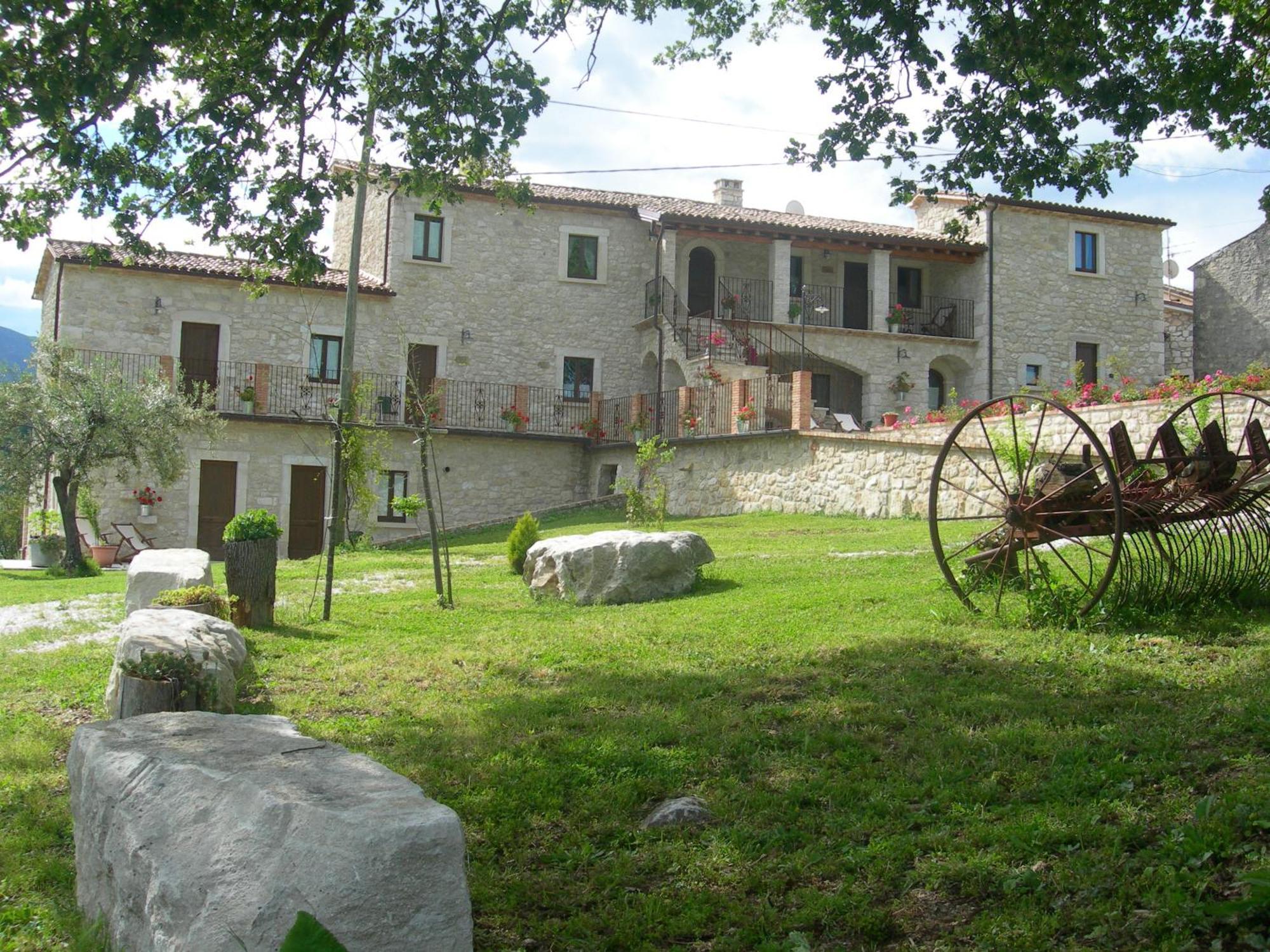 Agriturismo Borgo San Martino Abbateggio Exterior foto