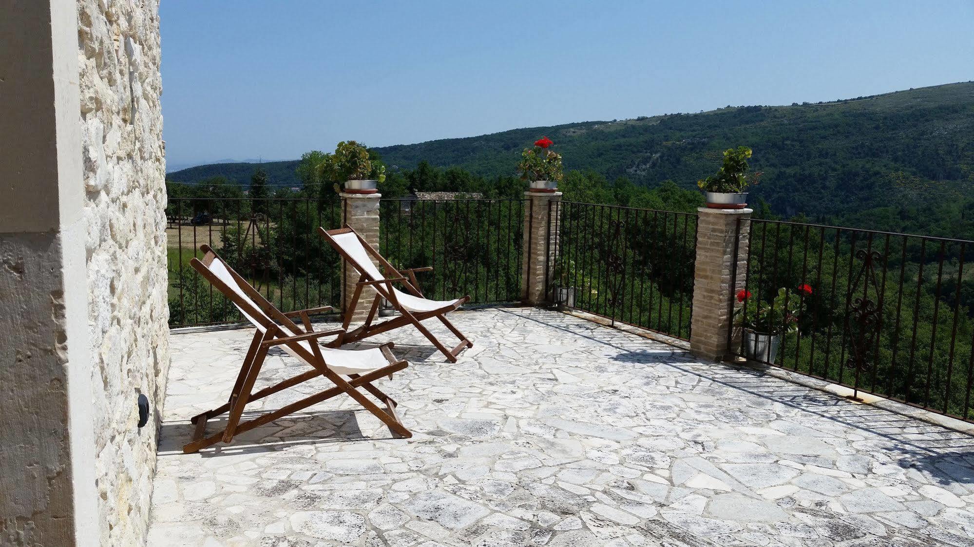 Agriturismo Borgo San Martino Abbateggio Exterior foto