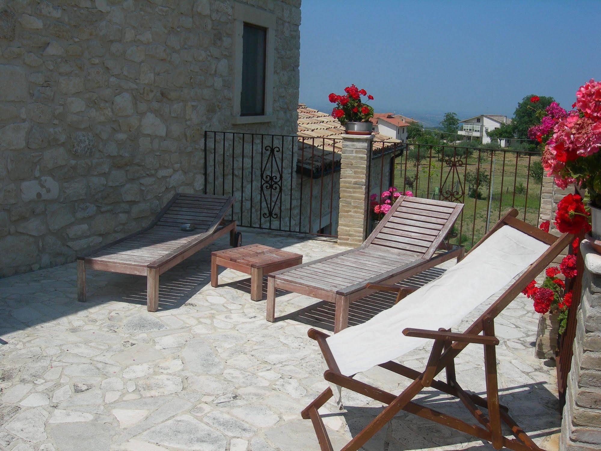 Agriturismo Borgo San Martino Abbateggio Exterior foto