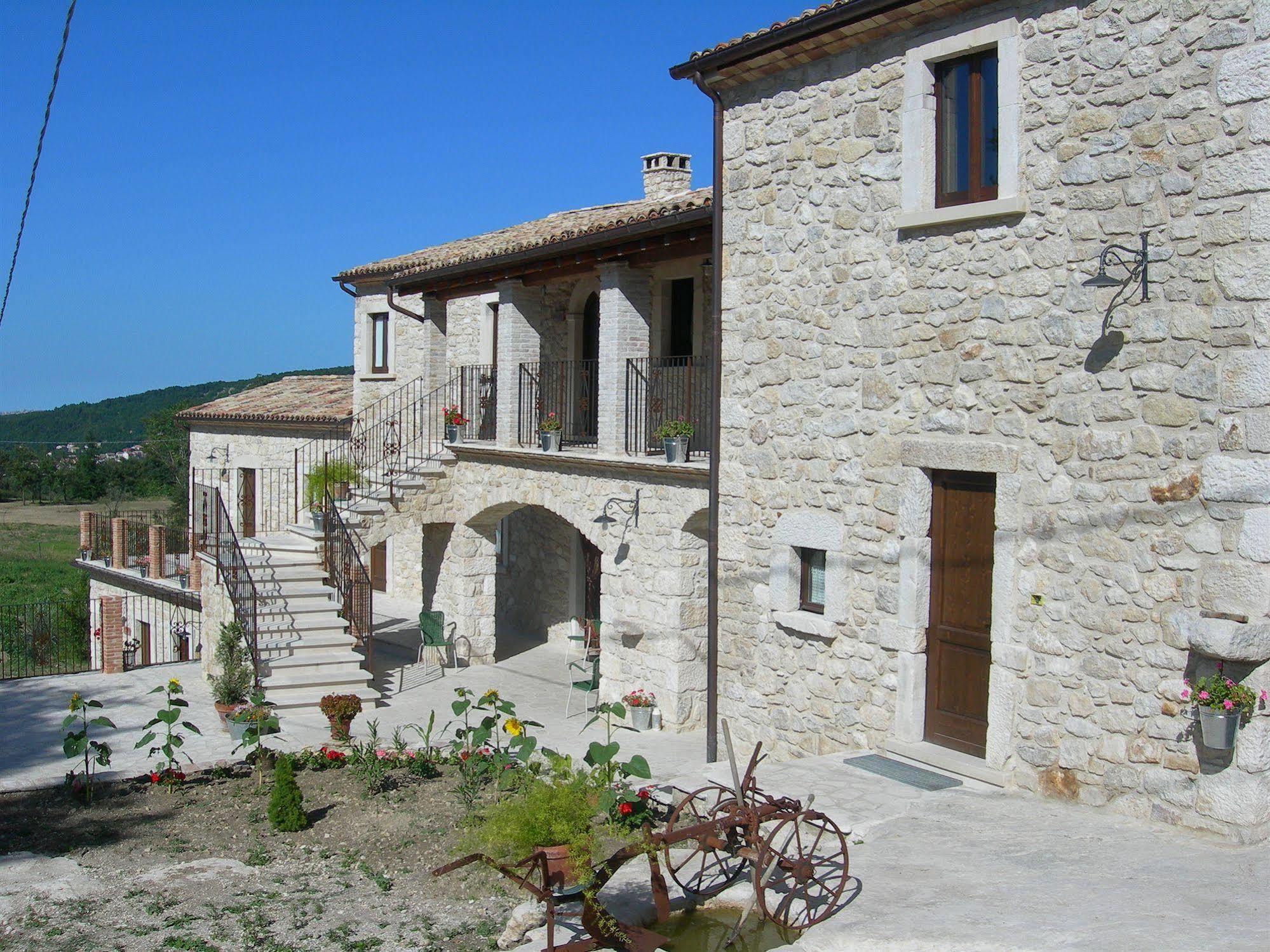 Agriturismo Borgo San Martino Abbateggio Exterior foto